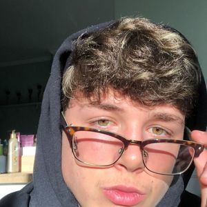 Meet your Posher, Adam